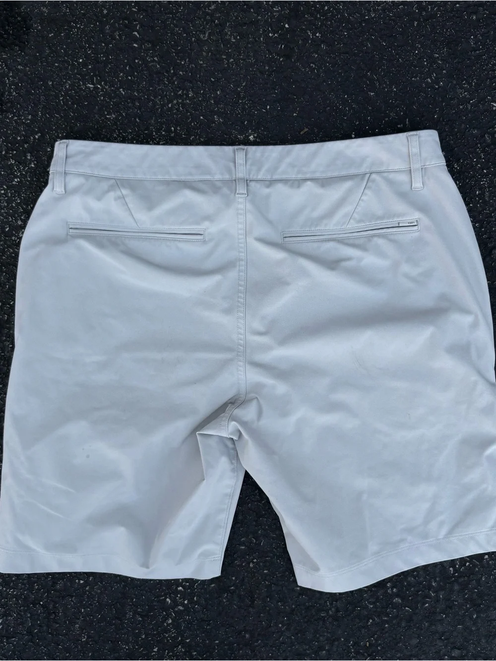 Vuori Men's Vuori Meta Cargo Short Shorts Beige Grey Size 34 Casual Comfort USA